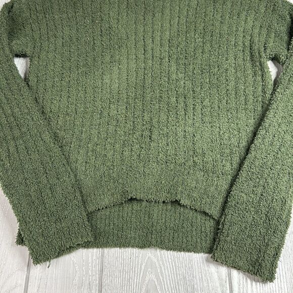Green fuzzy sweater, medium Crave Fame cozy sweater - Picture 2 of 5